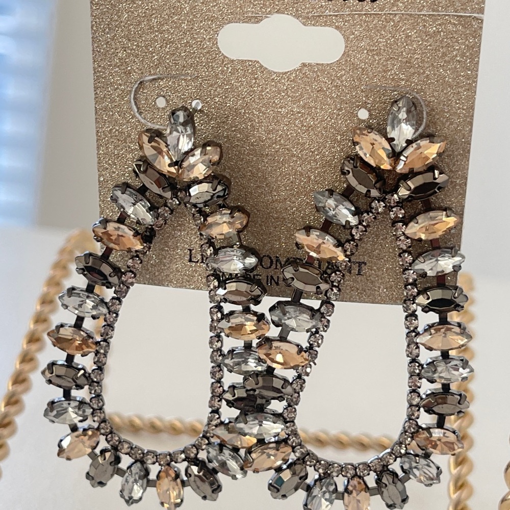 NEW, Natasha, Dangle Rhinestone Earrings - Picture 2 of 6